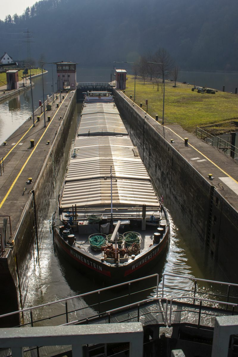 Klicke auf die Grafik für eine vergrößerte Ansicht  Name: 02 An der Schleuse von Neckarsteinach.jpg Ansichten: 0 Größe: 179,6 KB ID: 3052884