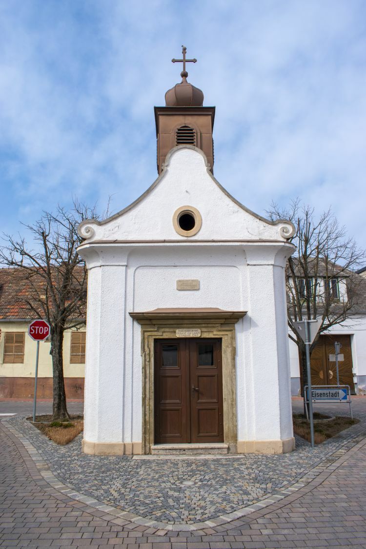 Klicke auf die Grafik für eine vergrößerte Ansicht  Name: 16 Die Johannes Nepomuk Kapelle in Siegendorf.jpg Ansichten: 996 Größe: 136,5 KB ID: 3125626
