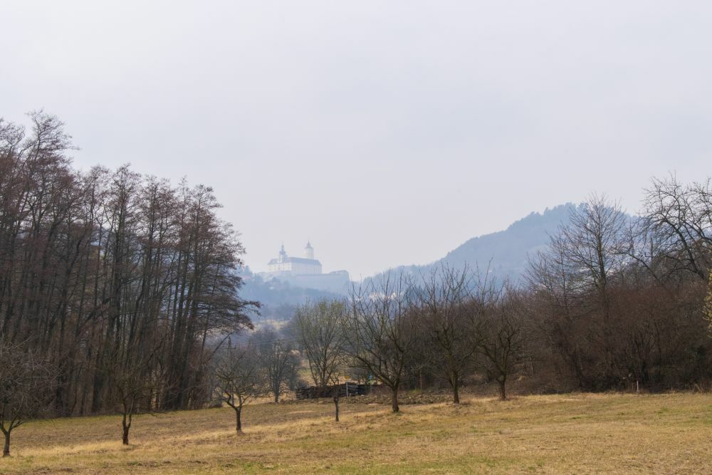 Klicke auf die Grafik für eine vergrößerte Ansicht

Name: 06 Burg Forchtenstein taucht über dem Ort auf.jpg
Ansichten: 3729
Größe: 89,9 KB
ID: 3126027