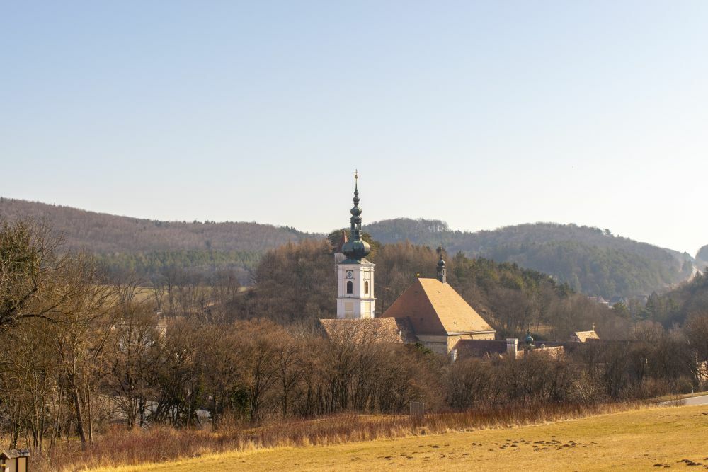 Klicke auf die Grafik für eine vergrößerte Ansicht  Name: 03 Das Kloster Heiligenkreuz im Rückblick.jpg Ansichten: 0 Größe: 88,0 KB ID: 3127780